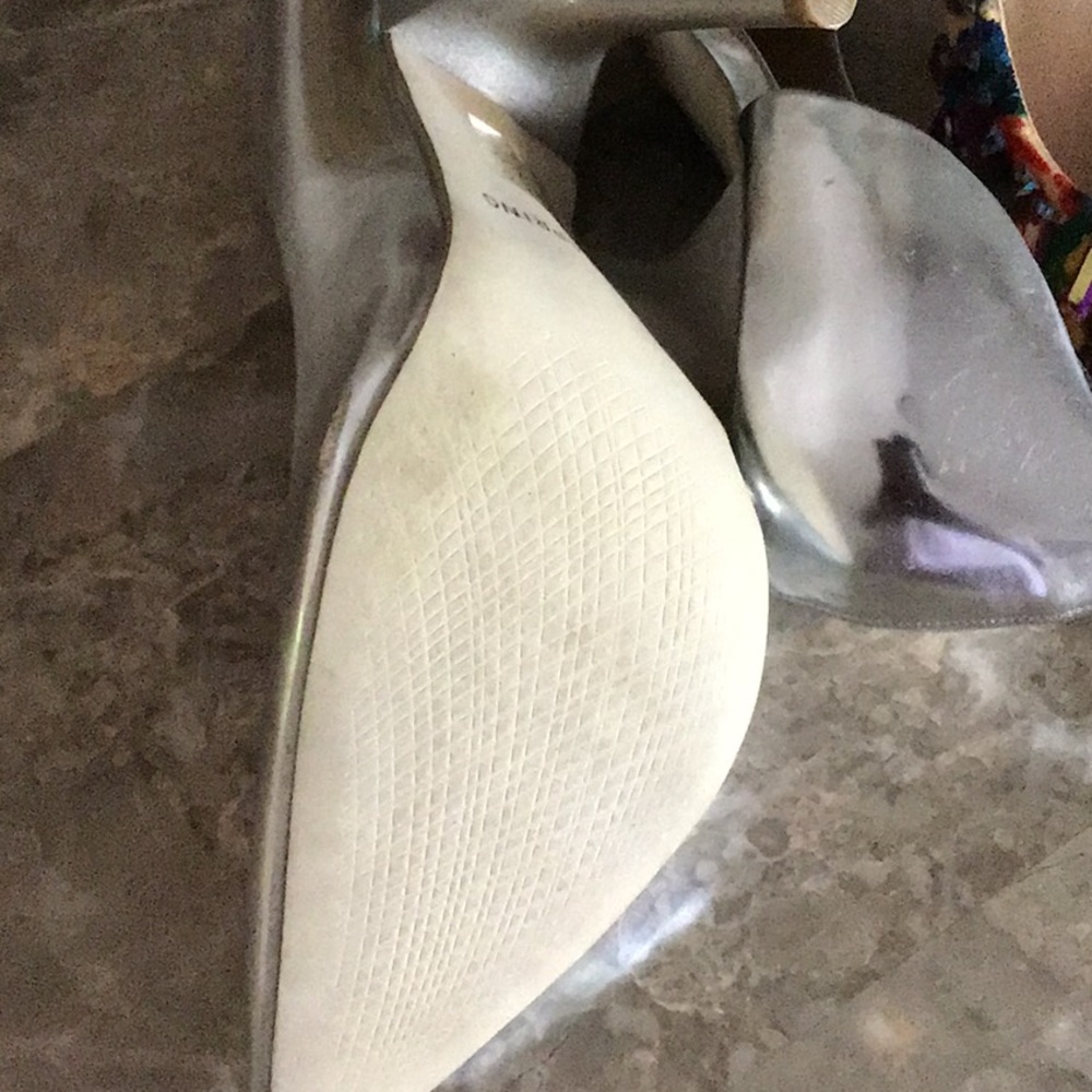 Heels - Picture 3 of 4